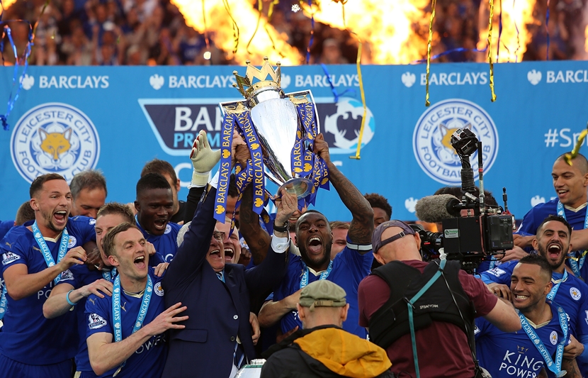 LEICESTER, ENGLAND - MAY 07:  Wes Morgan and Manager/Head Coach of Leicester City Claudio Ranieri lift the Premier League Trophy as Leicester City celebrate becoming Premier League Champions for the 2015/16 Season at the end of the Barclays Premier League match between Leicester City and Everton at The King Power Stadium on May 7, 2016 in Leicester, United Kingdom.  (Photo by Matthew Ashton - AMA/Getty Images)