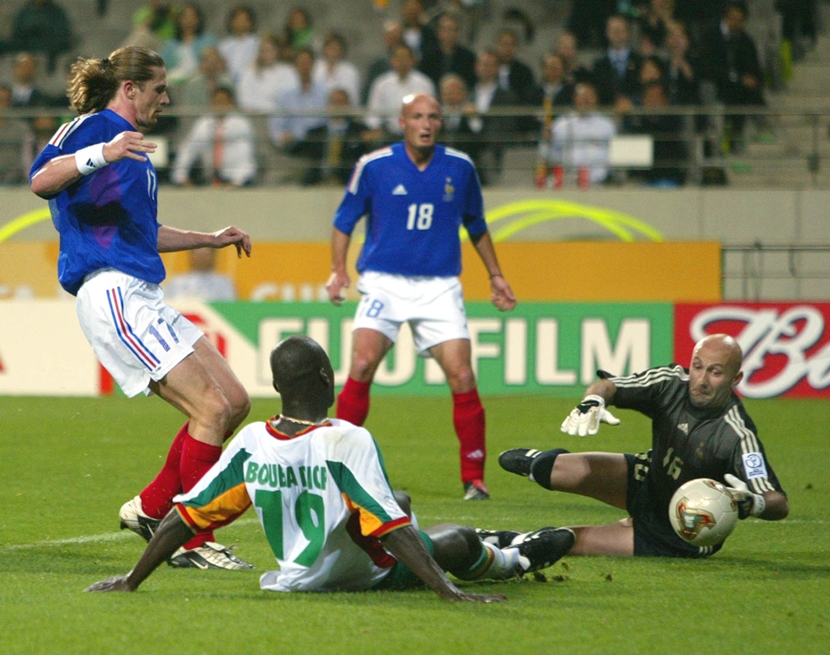 SENEGAL'S DIOP SCORES AGAINST FRANCE IN WORLD CUP FINALS IN SEOUL.